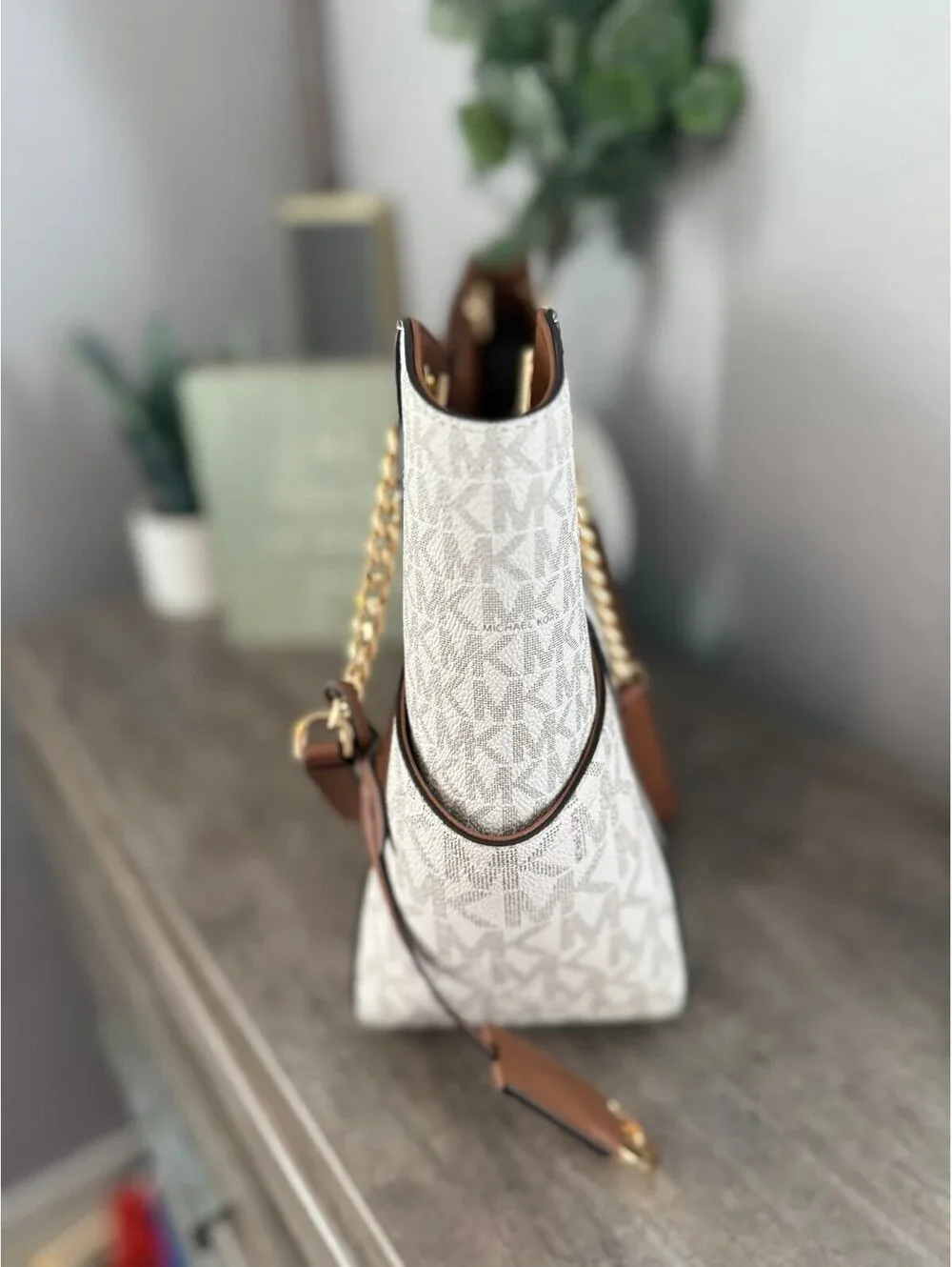 Michael Kors Jet Set Large Chain Shoulder Tote